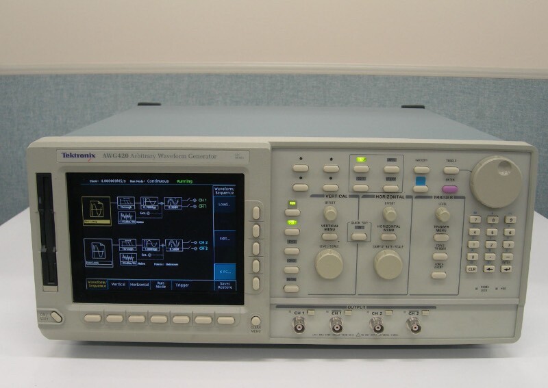Tektronix AWG420 Waveform Generator