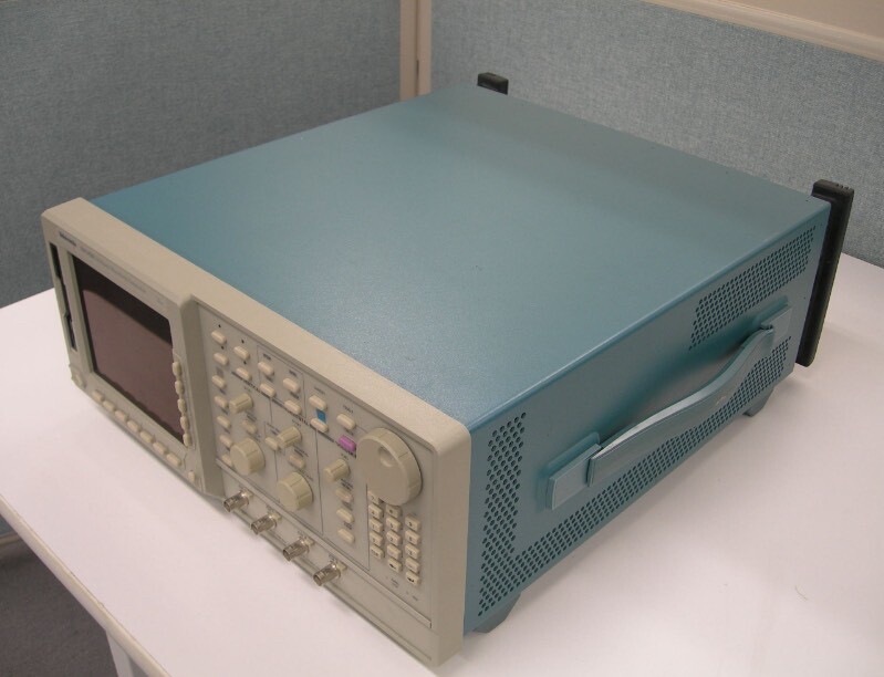 Tektronix AWG420 Waveform Generator thumbnail