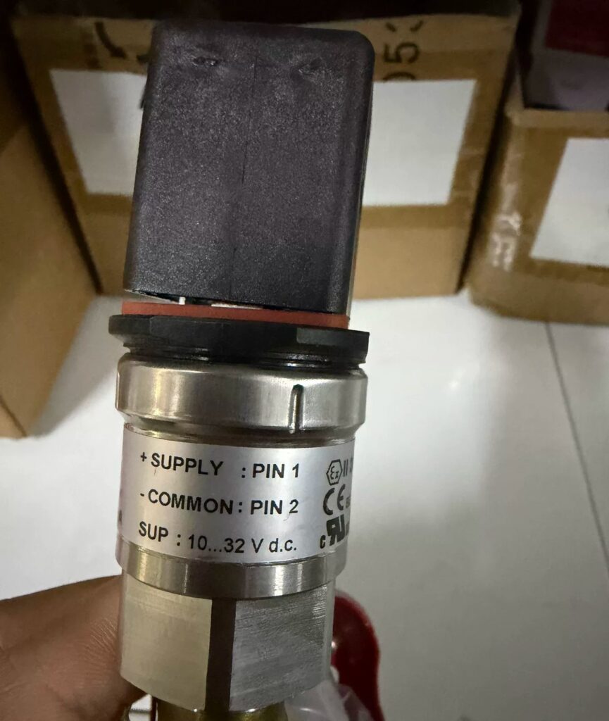Danfoss Pressure Sensor 060G1463 thumbnail