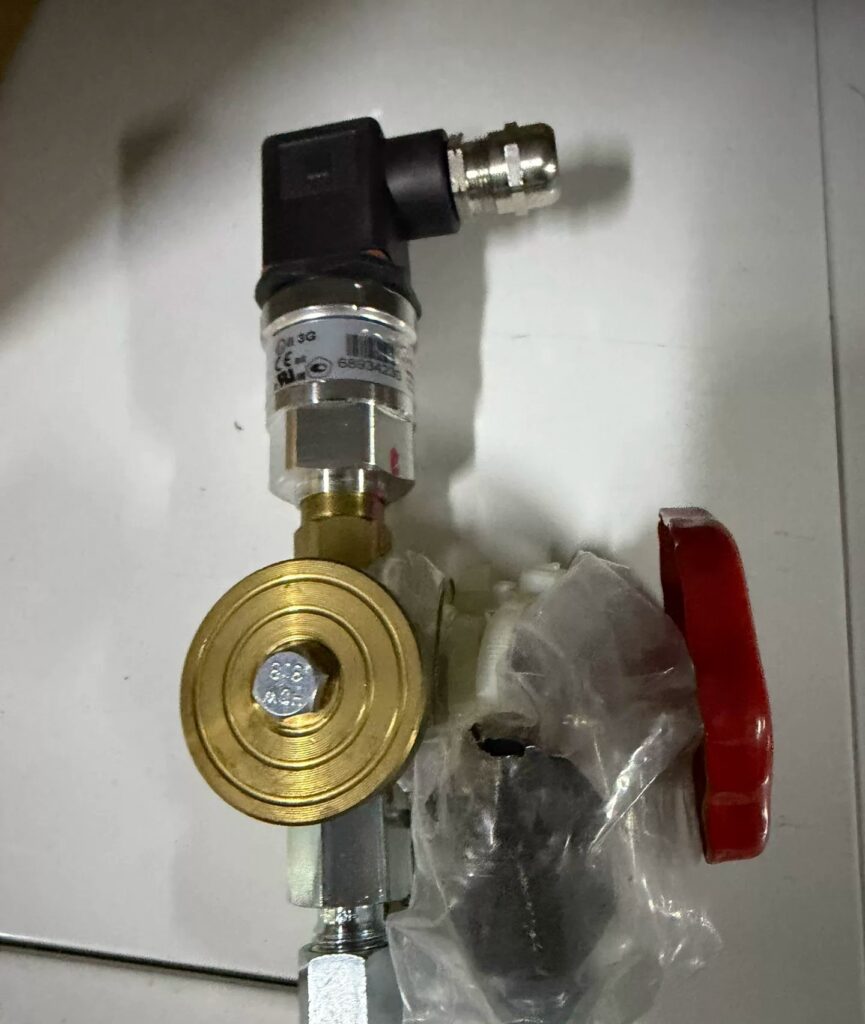 Danfoss Pressure Sensor 060G1463 thumbnail