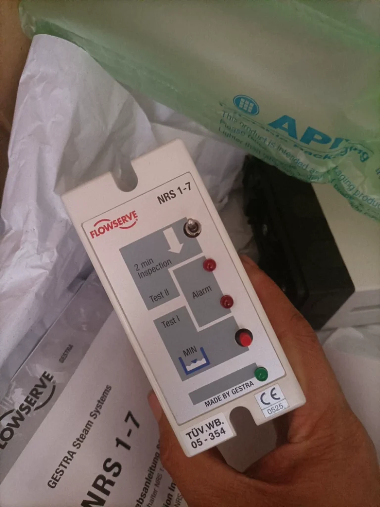 Flowserve Gestra Level Switch NRS1-7 NRS1-7b 230VAC thumbnail