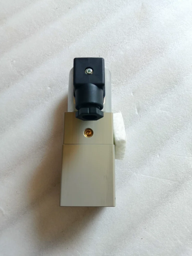 Seitz Coil and Valve118.100.024N 2A27 107.140.00 784 thumbnail