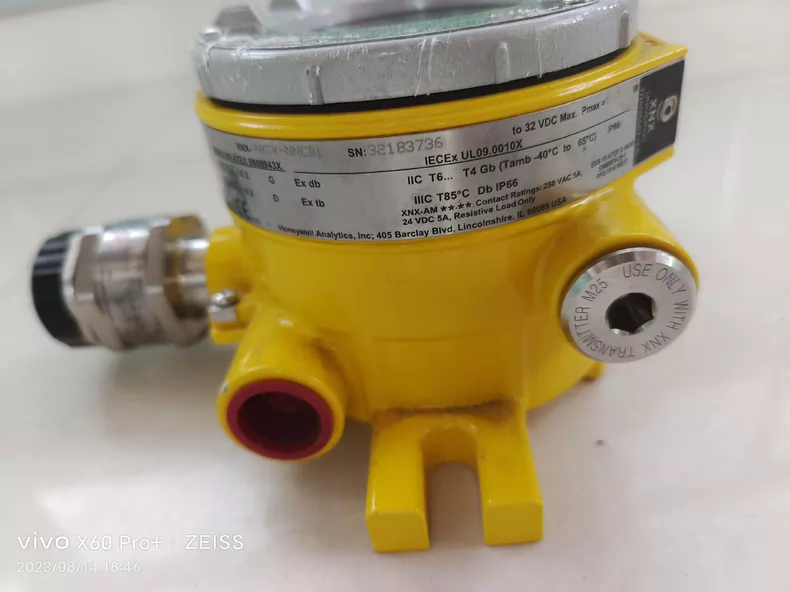 Honeywell 11-KB4BO-0120X Gas probe transmitter thumbnail