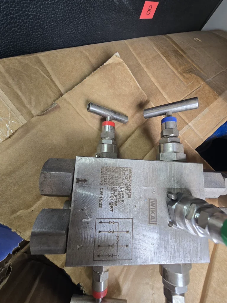 WIKA733.31.100/ 6000 mmH2O Pressure Gauge thumbnail