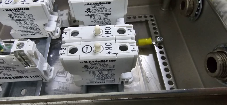STAHL 8125/5061-2 Control Unit thumbnail