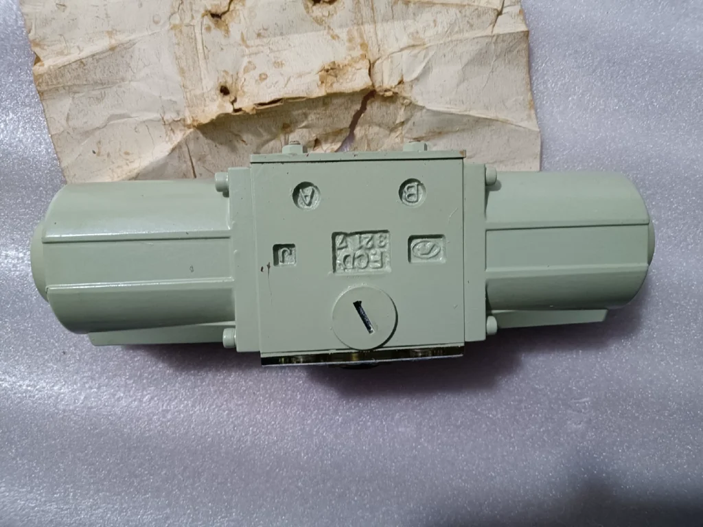 KAWASAKI Solenoid Valve DE10P-10-210-DD24AL-L70 thumbnail