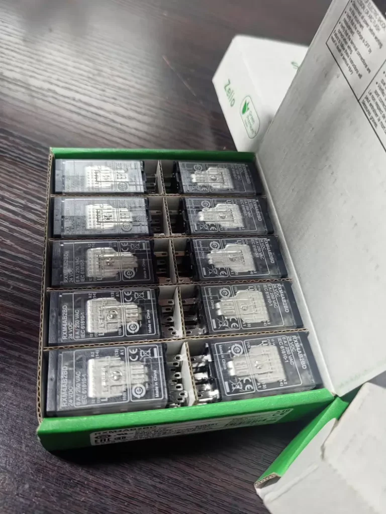 Schneider Electric RXM4AB2BD relay thumbnail