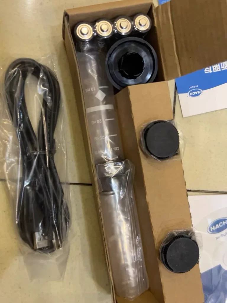 Hach DR900 Multiparameter Portable Colorimeter thumbnail