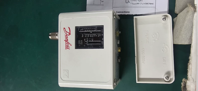 Danfoss KP2 pressure switch thumbnail