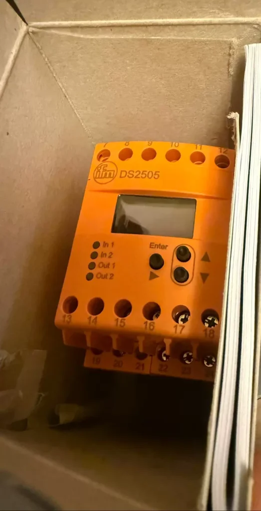ifm DS2505 monitor thumbnail