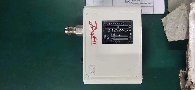 Danfoss KP2 pressure switch thumbnail