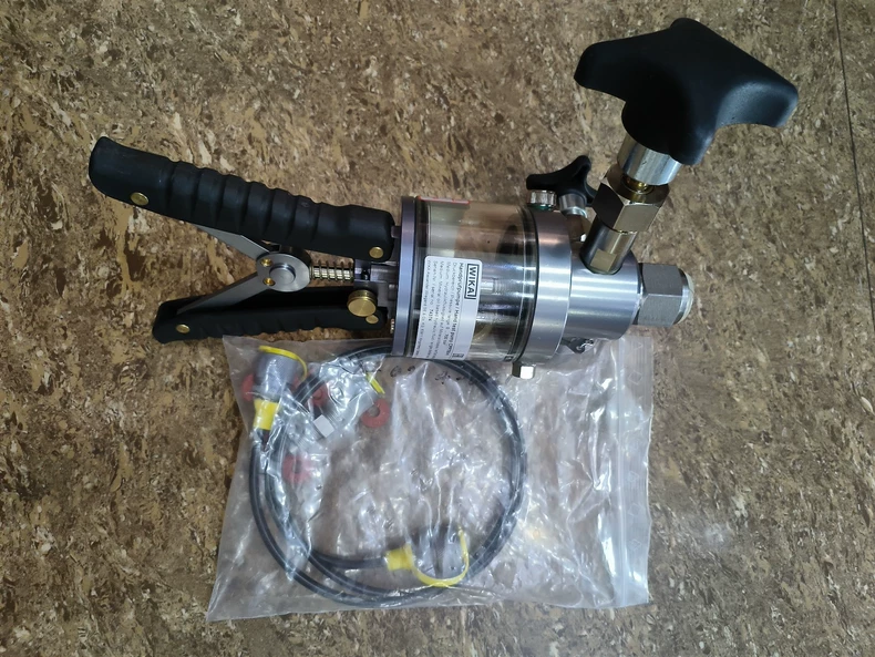 Wika Hand Pump CPP700-H 0-700bar