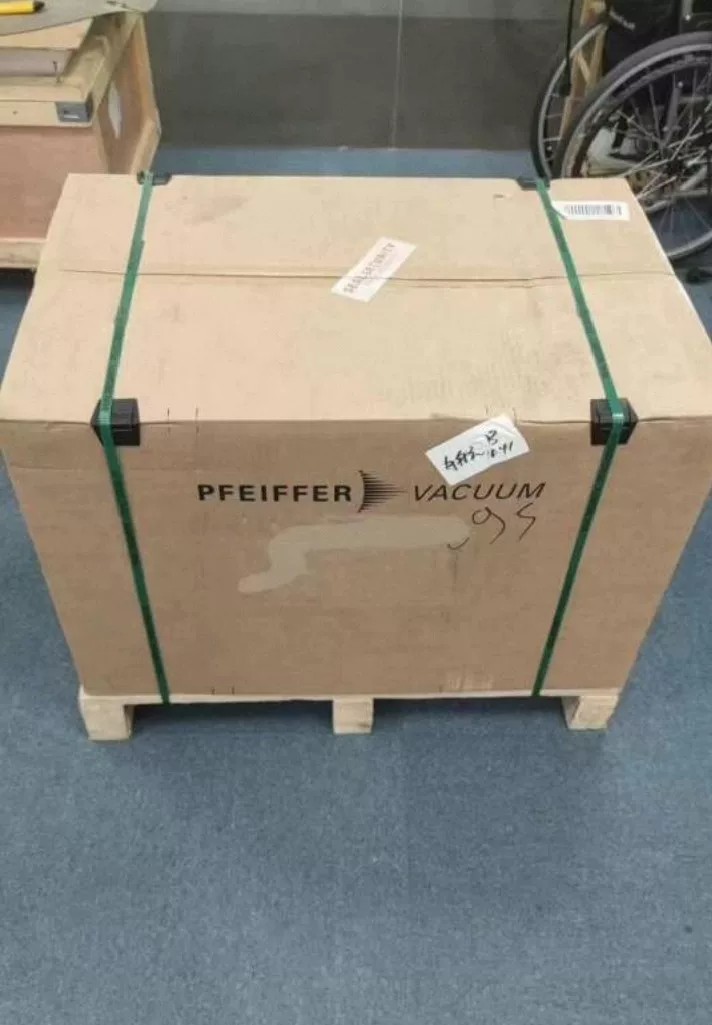 Pfeiffer Helium Mass Spectrometer Leak Detector ASM340 thumbnail