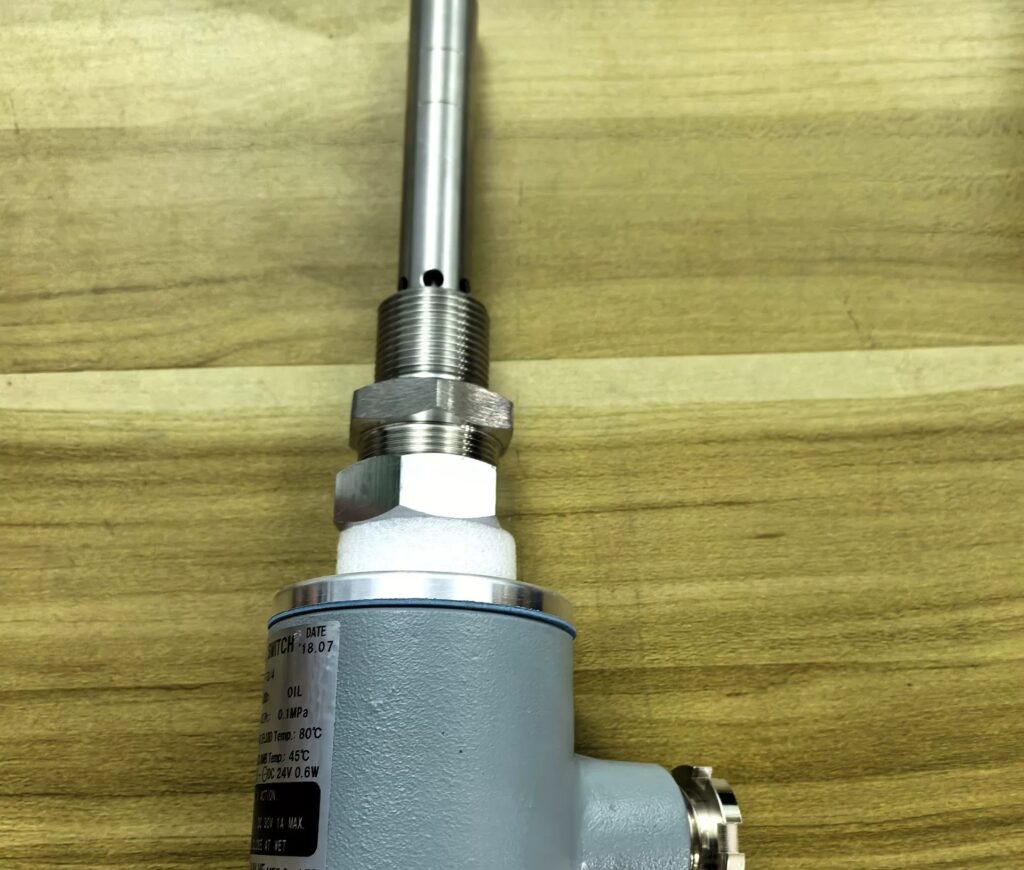 TAIYO VALVE Oil Level Sensor SU4-SL-F 3 thumbnail