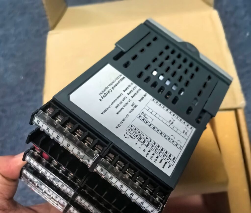 VAF INSTRUMENTS Controller 3504 thumbnail