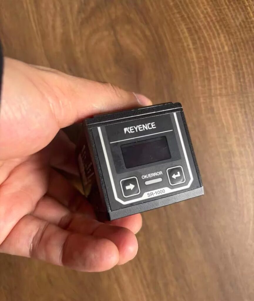 KEYENCE Barcode Reader SR-1000 thumbnail