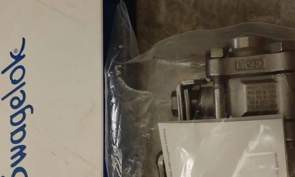 Swagelok 3-Piece Ball Valve SS-63TF8