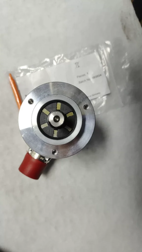 Kuebler Absolute Encoder 8.5853.0000.G200 (DEC.AS029.K005) thumbnail