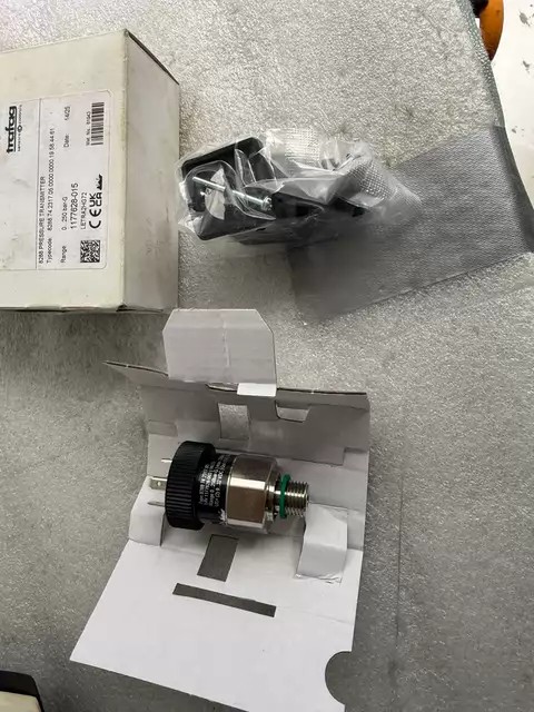 Trafag Pressure Transmitter 0-250bar-G thumbnail