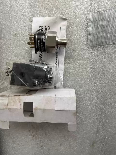 Trafag Pressure Transmitter 8298.74.2517 thumbnail
