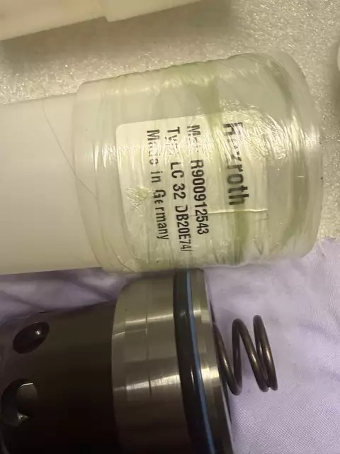 Rexroth Valve R90091 thumbnail