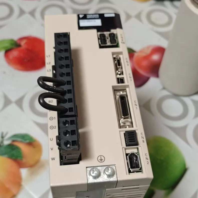 Yaskawa SGDV-5R5A11A thumbnail