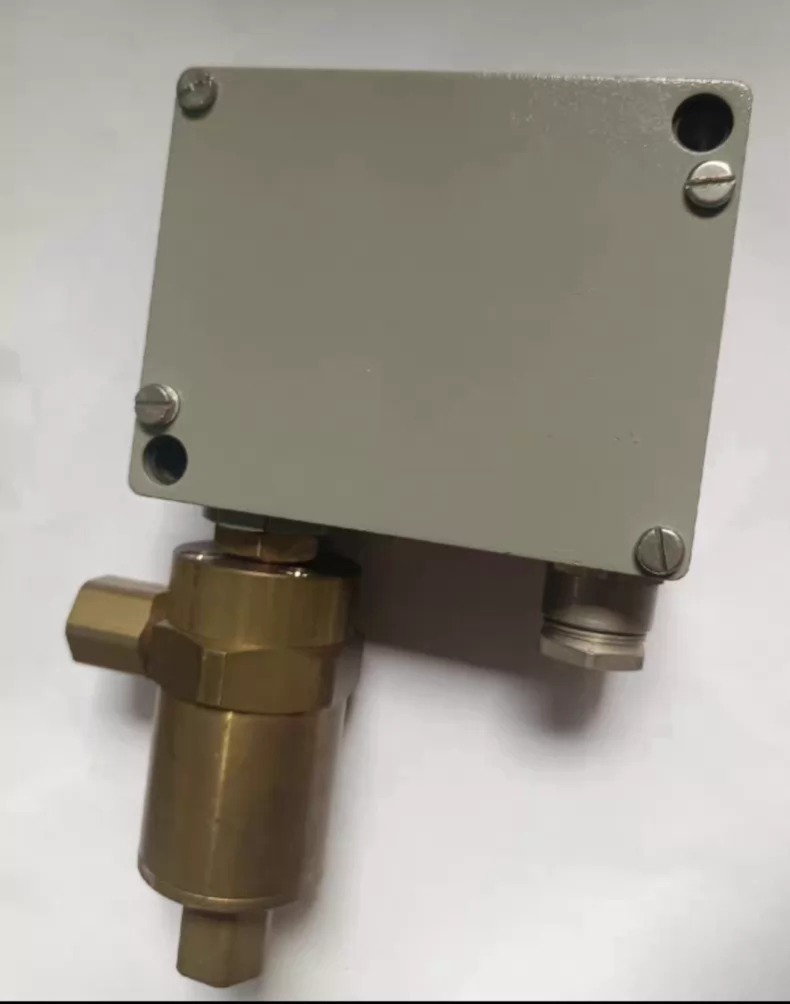 Trafag Pressure Switch 920.2377.937 0-0.6 thumbnail