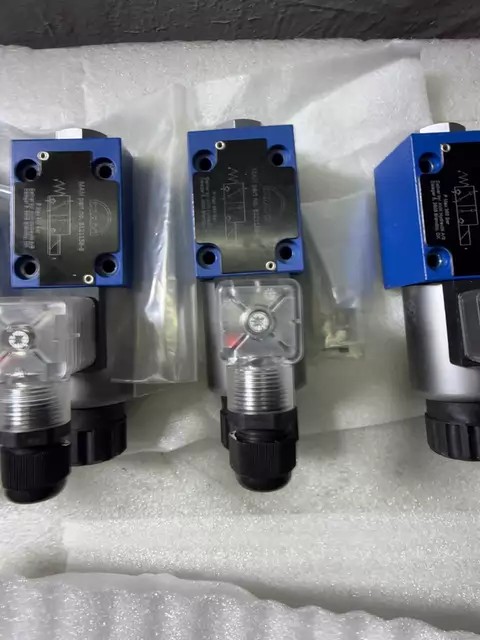 MAN Valve 6121158-8 thumbnail