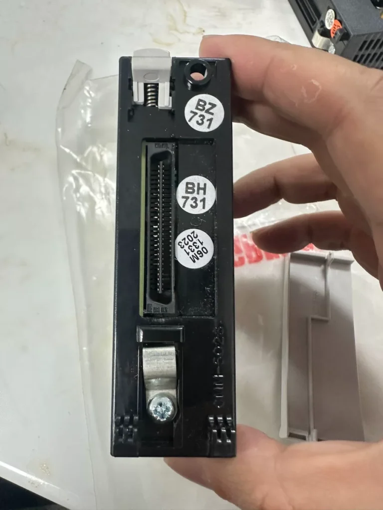 Eaton Control Module XIOC-4AI-2AO-U1-I1 thumbnail