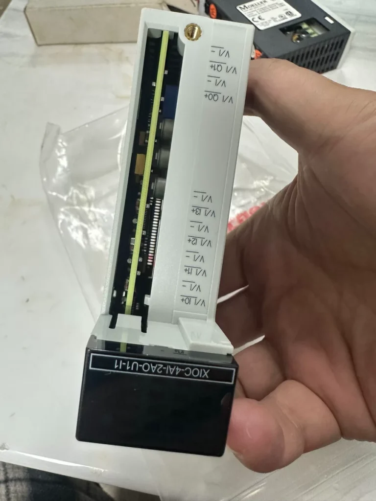 Eaton Control Module XIOC-4AI-2AO-U1-I1 thumbnail