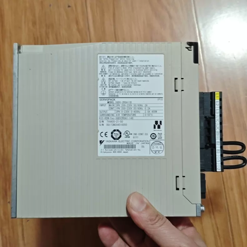 Yaskawa Servo Drive SGDV-2R8A11B thumbnail
