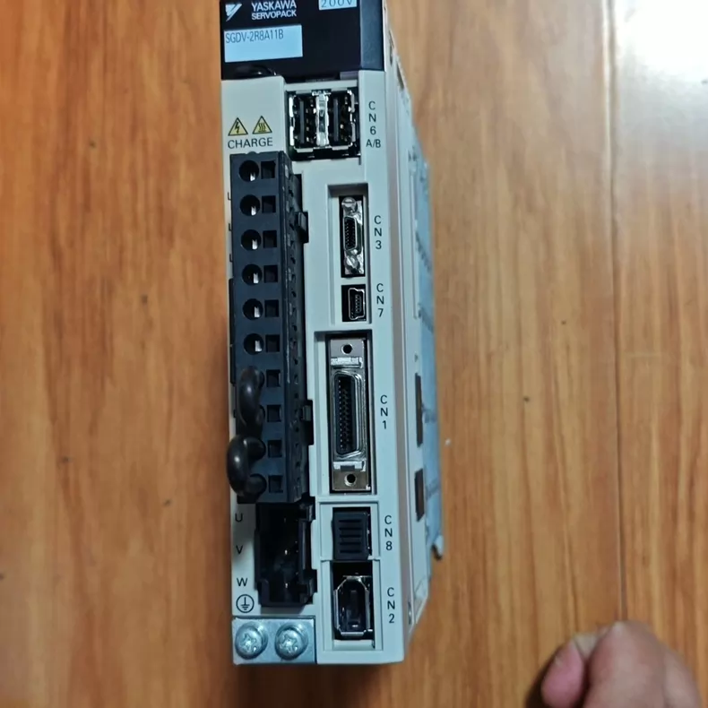 Yaskawa Servo Drive SGDV-2R8A11B thumbnail