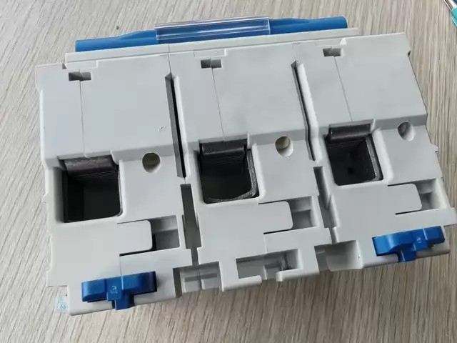 CHINT DZ158-125 thumbnail
