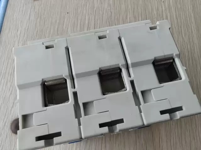 CHINT DZ158-125 thumbnail