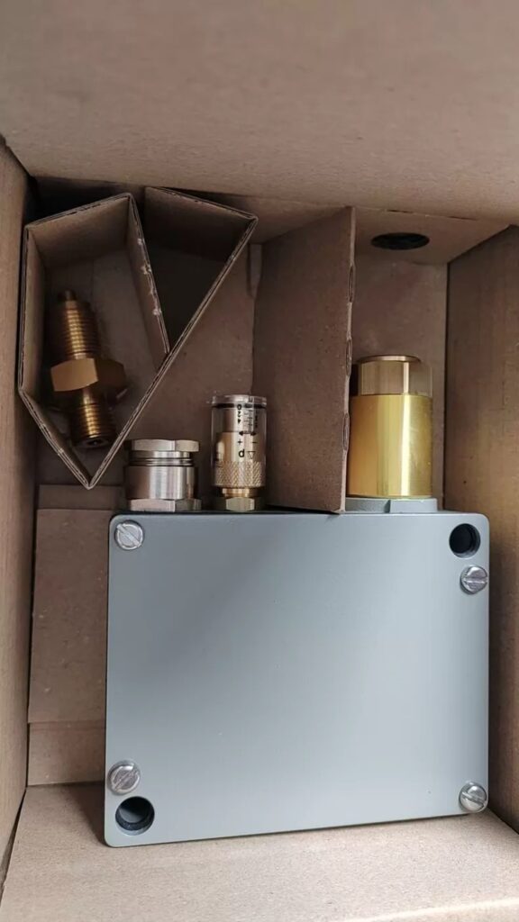 Trafag Pressure Switch 907.2381.907 4-40 thumbnail