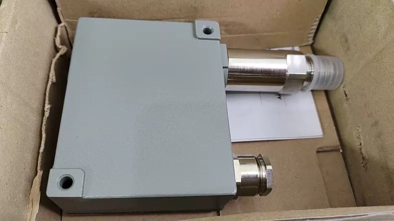 Trafag Pressure Transmitter 8202.83.2211 0…1 thumbnail