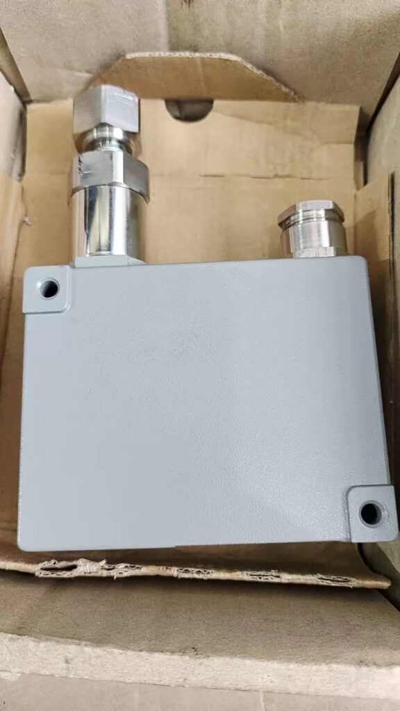 Trafag Pressure Transmitter 8202.81.2212