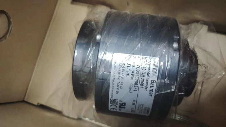 Baumer Incremental Encoder HOG 10 DN 2048 I LR 17K KLK-AX thumbnail