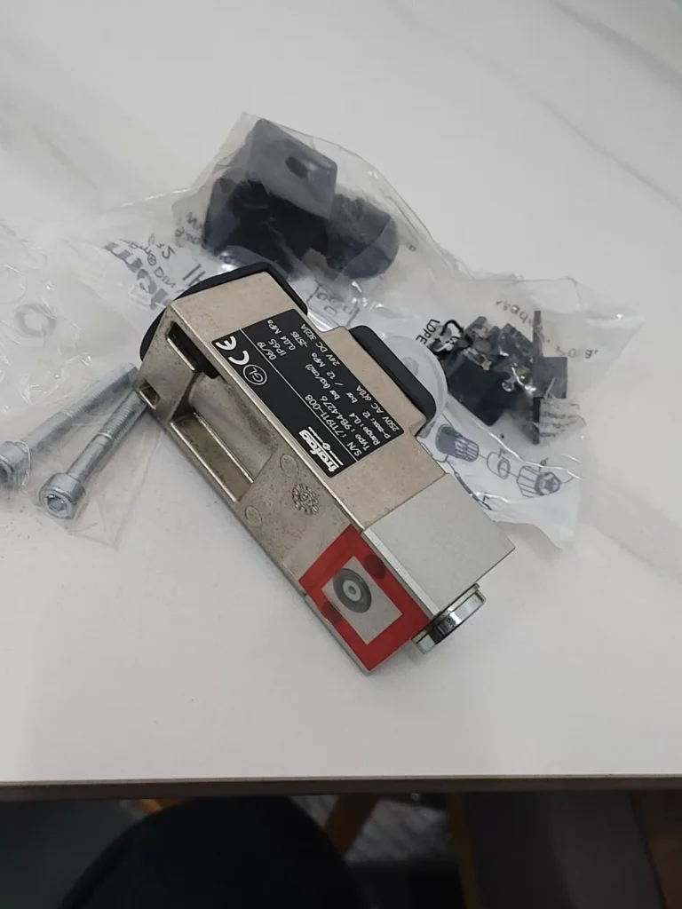 Trafag Pressure Sensor 9B4 thumbnail