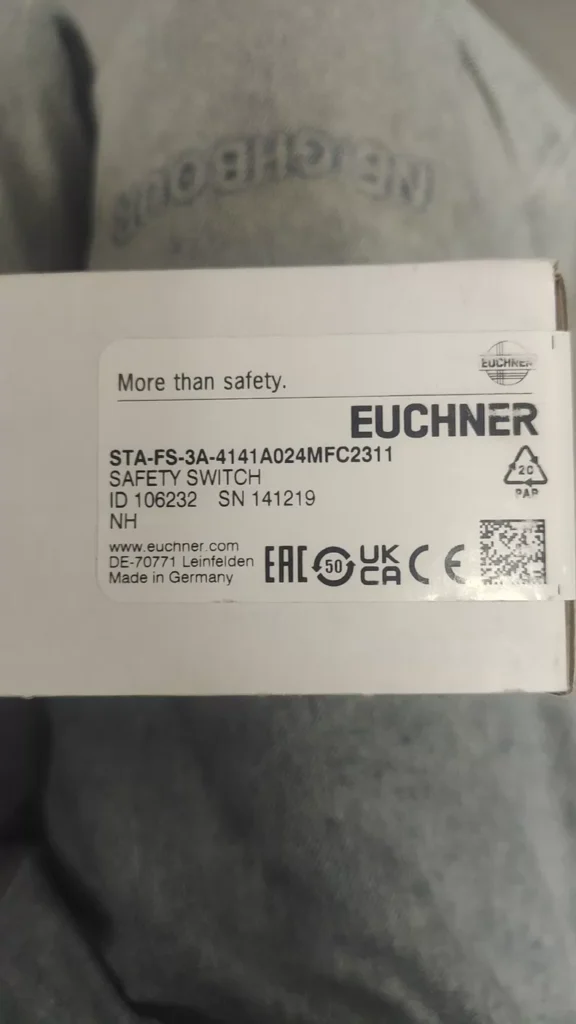 1046918433504