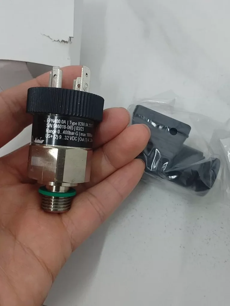 Trafag Pressure Transmitter 400.0A Typecode 8288.84.2517.05.0000.0000.19.58.44.61 thumbnail