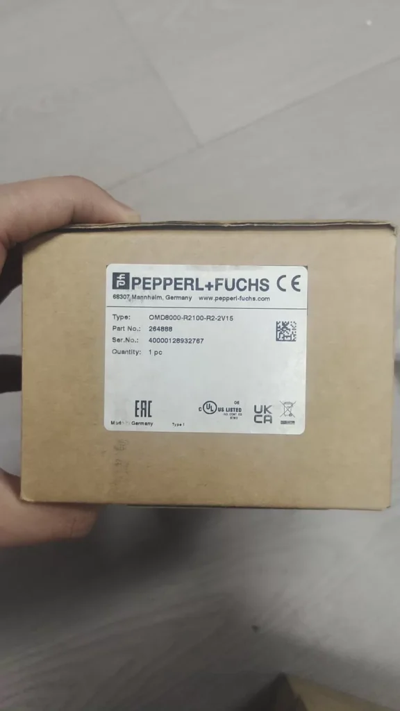 Pepperl+Fuchs Photoelectric Sensor OMD8000-R2100-R2-2V15