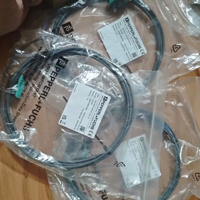 Pepperl+Fuchs Photoelectric Sensor ML100-8-1000-RT/102/115