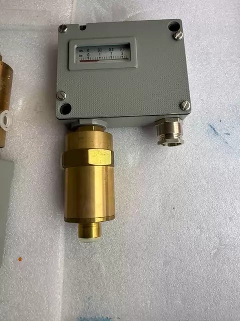 Trafag Switch 900.2379.905 thumbnail