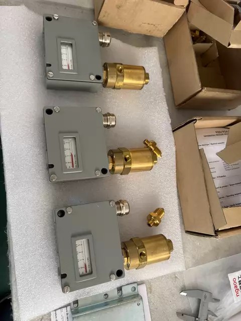 Trafag Switch 900.2379.905 thumbnail