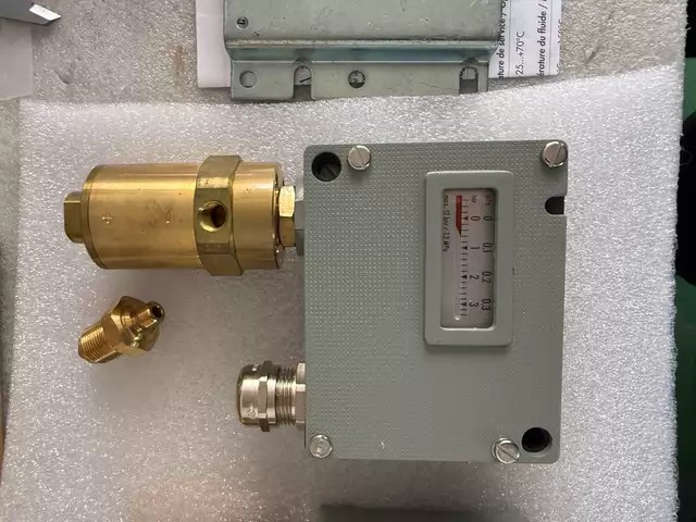 Trafag Switch 900.2379.905 thumbnail