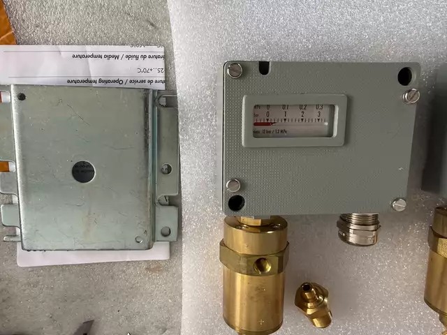 Trafag Switch 900.2379.905 thumbnail