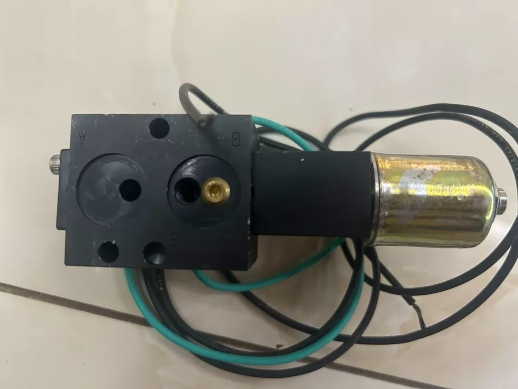VERSA Solenoid Valve CSG-4232-NB1-PC-D115 thumbnail