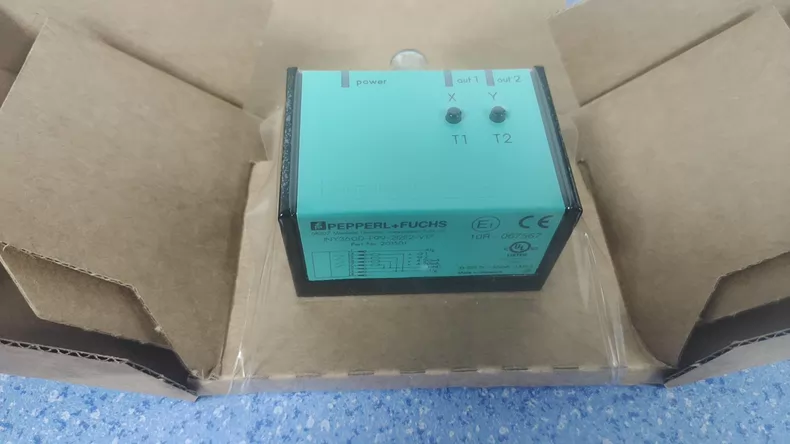 Pepperl+Fuchs Sensor INY360D-F99-2I2E2-V17 thumbnail