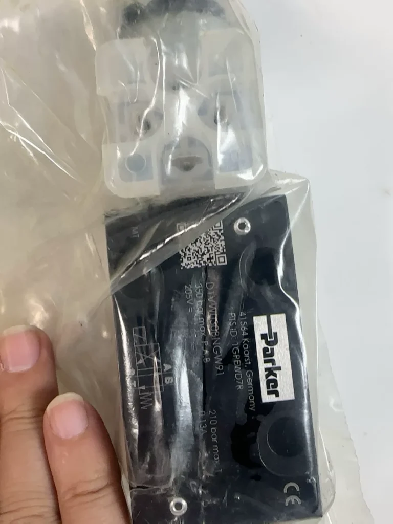 Parker Valve D4W100GBNGW11 thumbnail